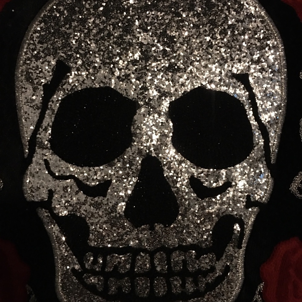 Skull with Roses Pillow - Picture 5 of 7
